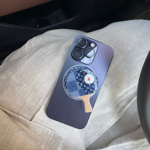 LV racket magsafe grip